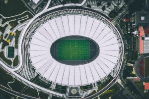 乐鱼体彩-大师赛爆冷门：名将首轮出局引发讨论，大师赛是啥