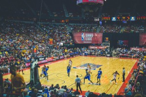 乐鱼体育app下载地址-威少射手技高高砍24分，雷霆轻取国王，威少首次回雷霆